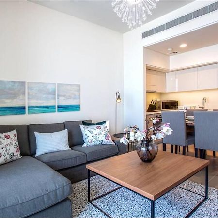 A Luxury Aprt 2 Bedrooms Balcony With Wonderful View Mall Access Hi Speed Wifi Beach Access & Much More For Family Only Samaheej Extérieur photo