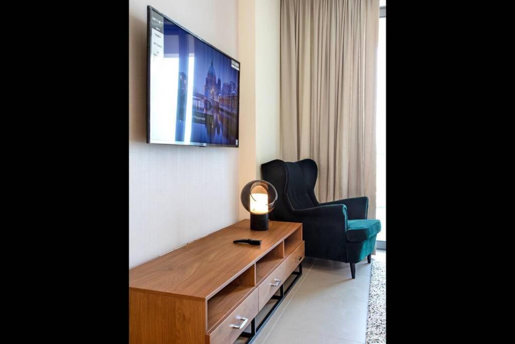 A Luxury Aprt 2 Bedrooms Balcony With Wonderful View Mall Access Hi Speed Wifi Beach Access & Much More For Family Only Samaheej Extérieur photo