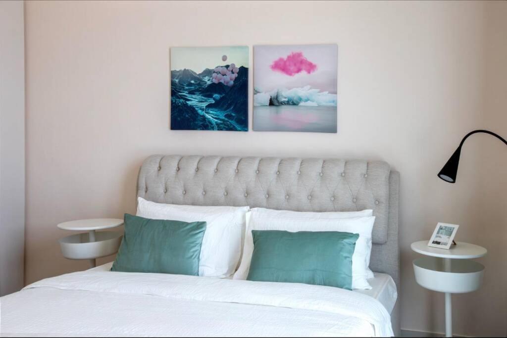A Luxury Aprt 2 Bedrooms Balcony With Wonderful View Mall Access Hi Speed Wifi Beach Access & Much More For Family Only Samaheej Extérieur photo